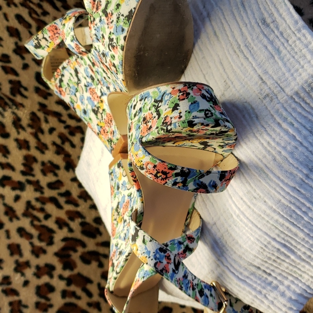 Shoes - Picture 3 of 4